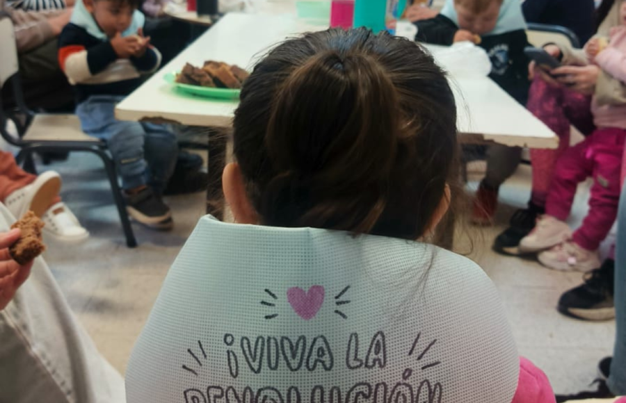 La Sala Cuna Municipal “Rincón de Esperanza” celebró el pasado viernes un nuevo aniversario de la Revolución de Mayo.