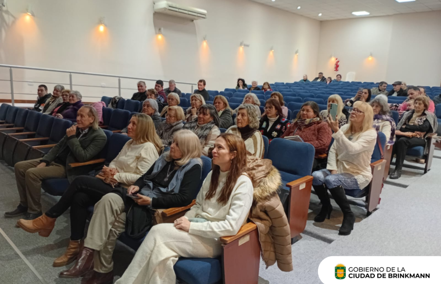 Café Literario y presentación de libro en Brinkmann