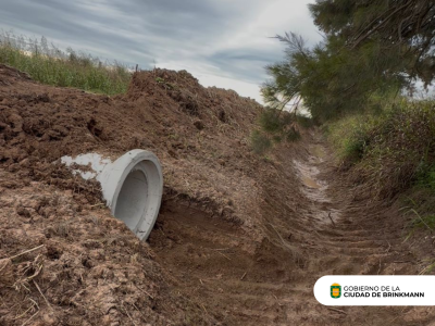 Colocación de alcantarilla en el sector oeste de la ciudad.